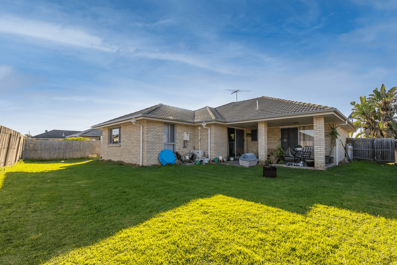 4 Nixon Drive, NORTH BOOVAL, QLD 4304