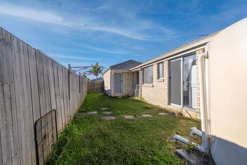 4 Nixon Drive, NORTH BOOVAL, QLD 4304