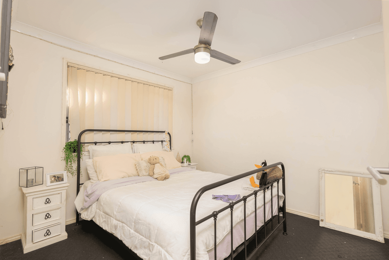 4 Nixon Drive, NORTH BOOVAL, QLD 4304