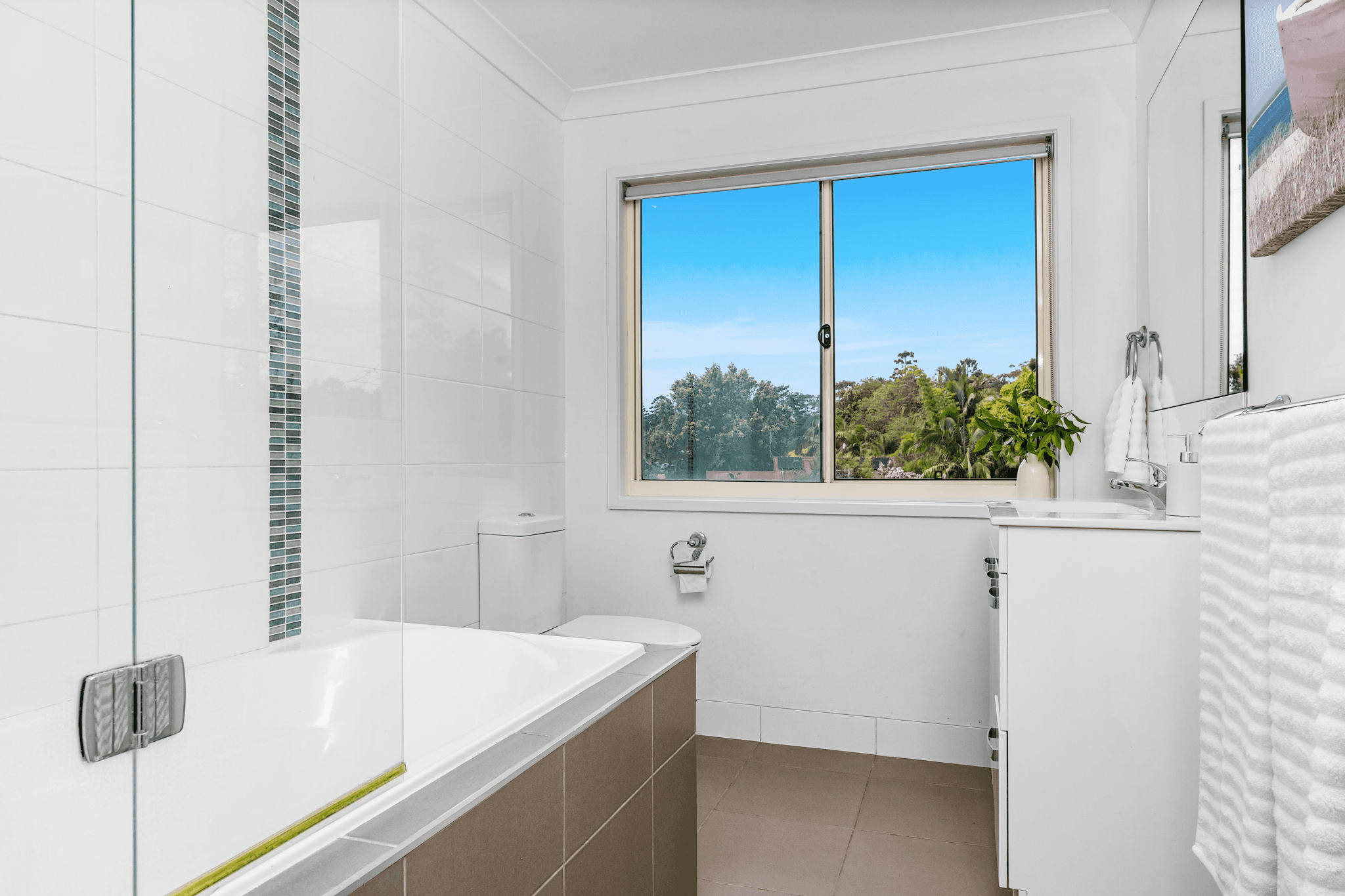 27A Rajah Road, OCEAN SHORES, NSW 2483