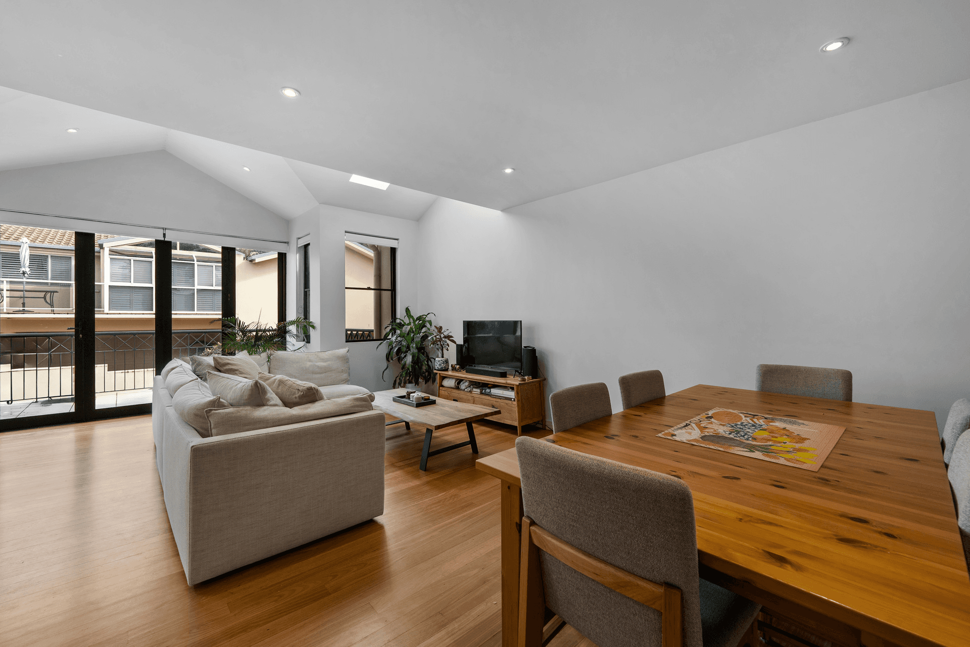 2/8 Campbell Crescent, Terrigal, NSW 2260