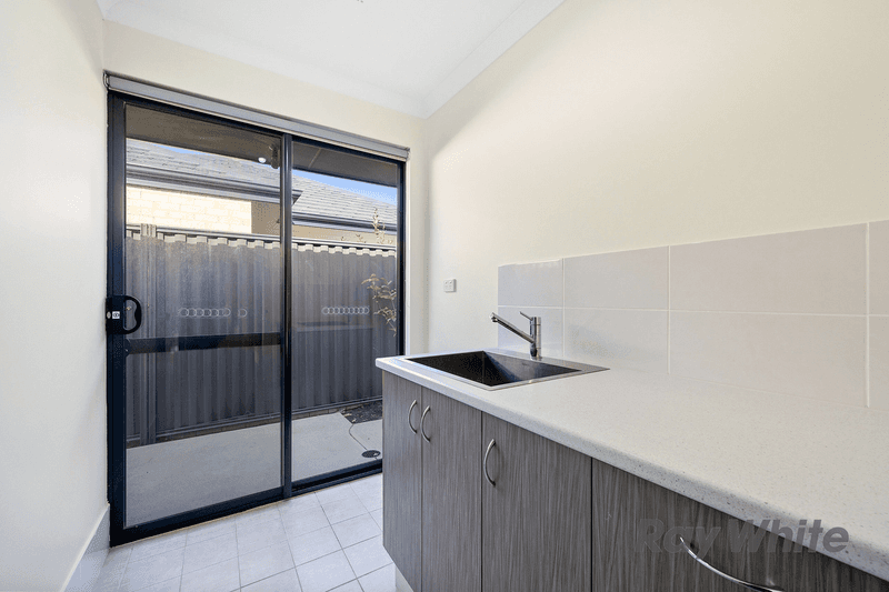 33 Elderflower Street, TREEBY, WA 6164