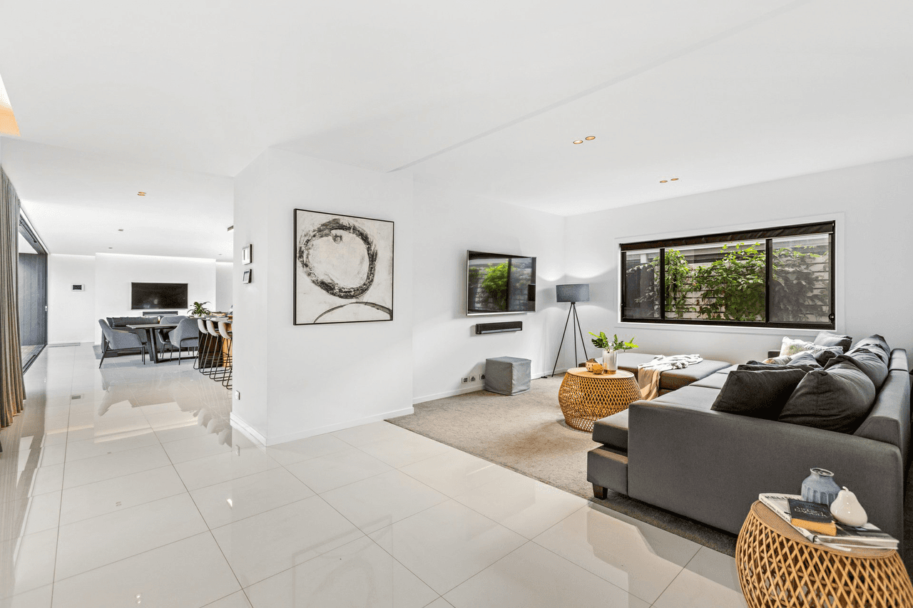 3 Lambent Avenue, CASUARINA, NSW 2487