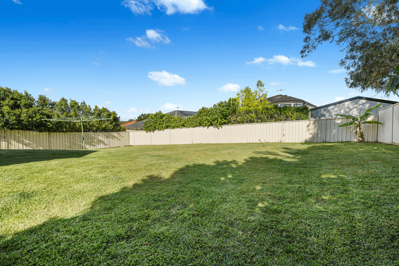 8 Mulwala Drive, WYEE POINT, NSW 2259