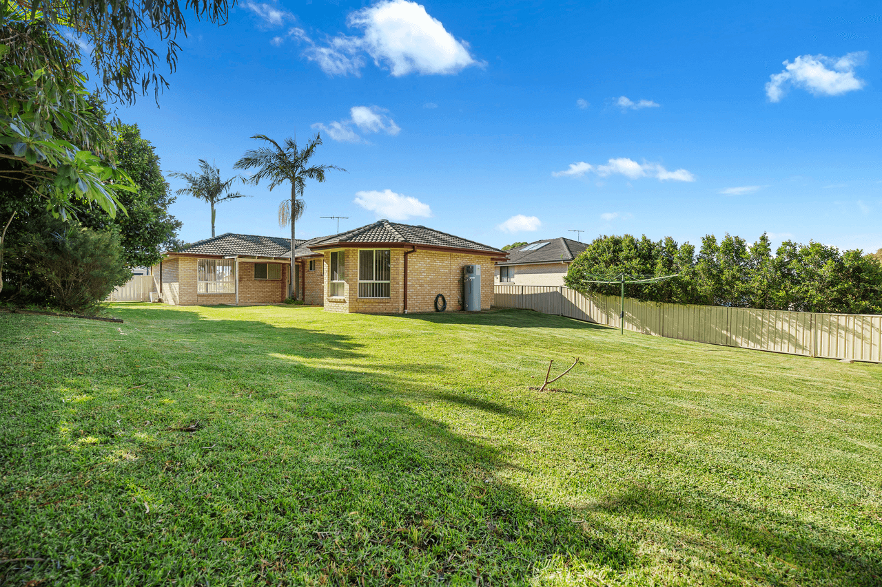 8 Mulwala Drive, WYEE POINT, NSW 2259