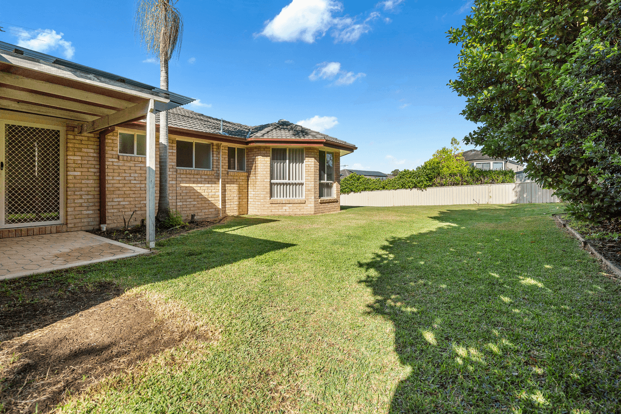 8 Mulwala Drive, WYEE POINT, NSW 2259