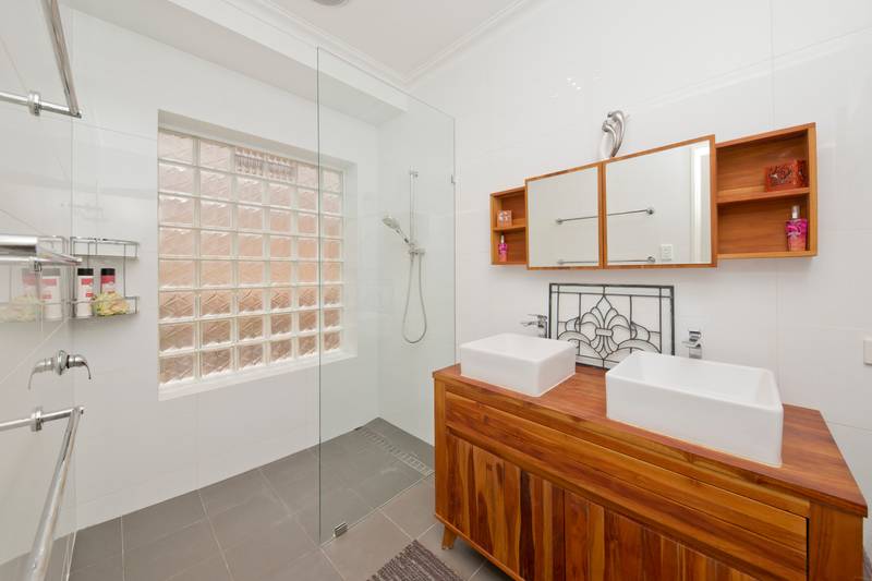 54 Delphine Avenue, DIANELLA, WA 6059