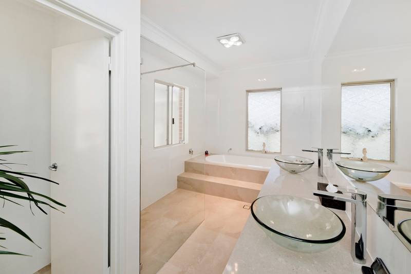 54 Delphine Avenue, DIANELLA, WA 6059