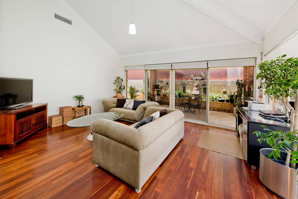 54 Delphine Avenue, DIANELLA, WA 6059