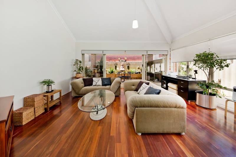 54 Delphine Avenue, DIANELLA, WA 6059