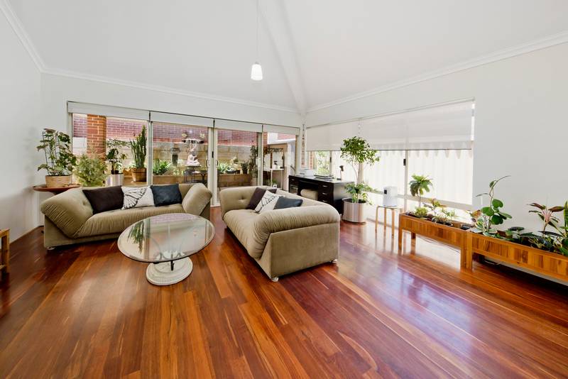 54 Delphine Avenue, DIANELLA, WA 6059