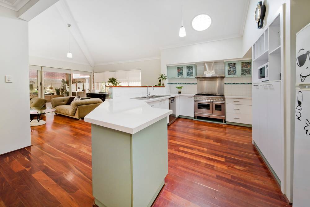 54 Delphine Avenue, DIANELLA, WA 6059