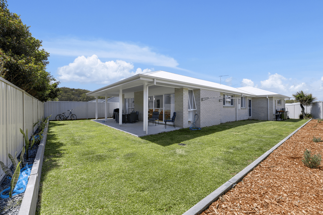 9 Borrowdale Avenue, DUNBOGAN, NSW 2443