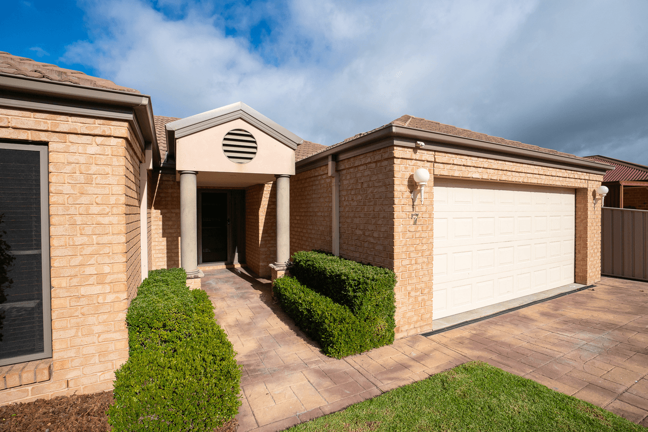 7 Dillagar Place, SPRINGDALE HEIGHTS, NSW 2641