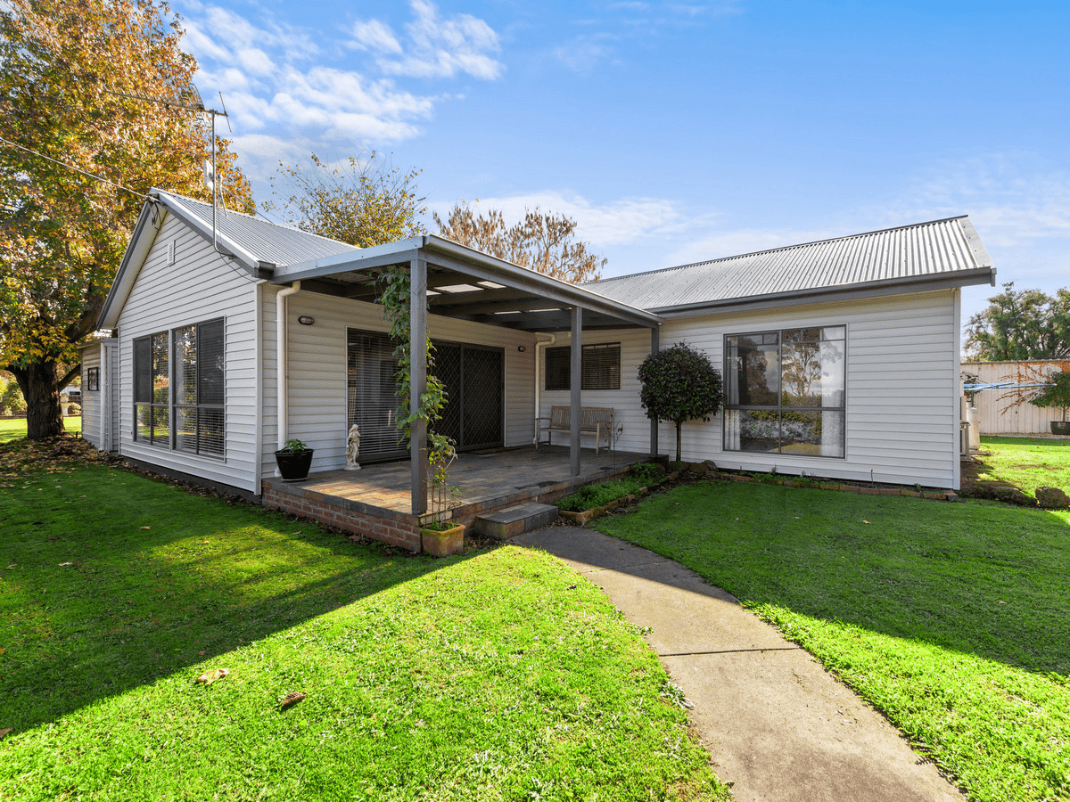 2821 Traralgon-Heyfield Road, Cowwarr, VIC 3857