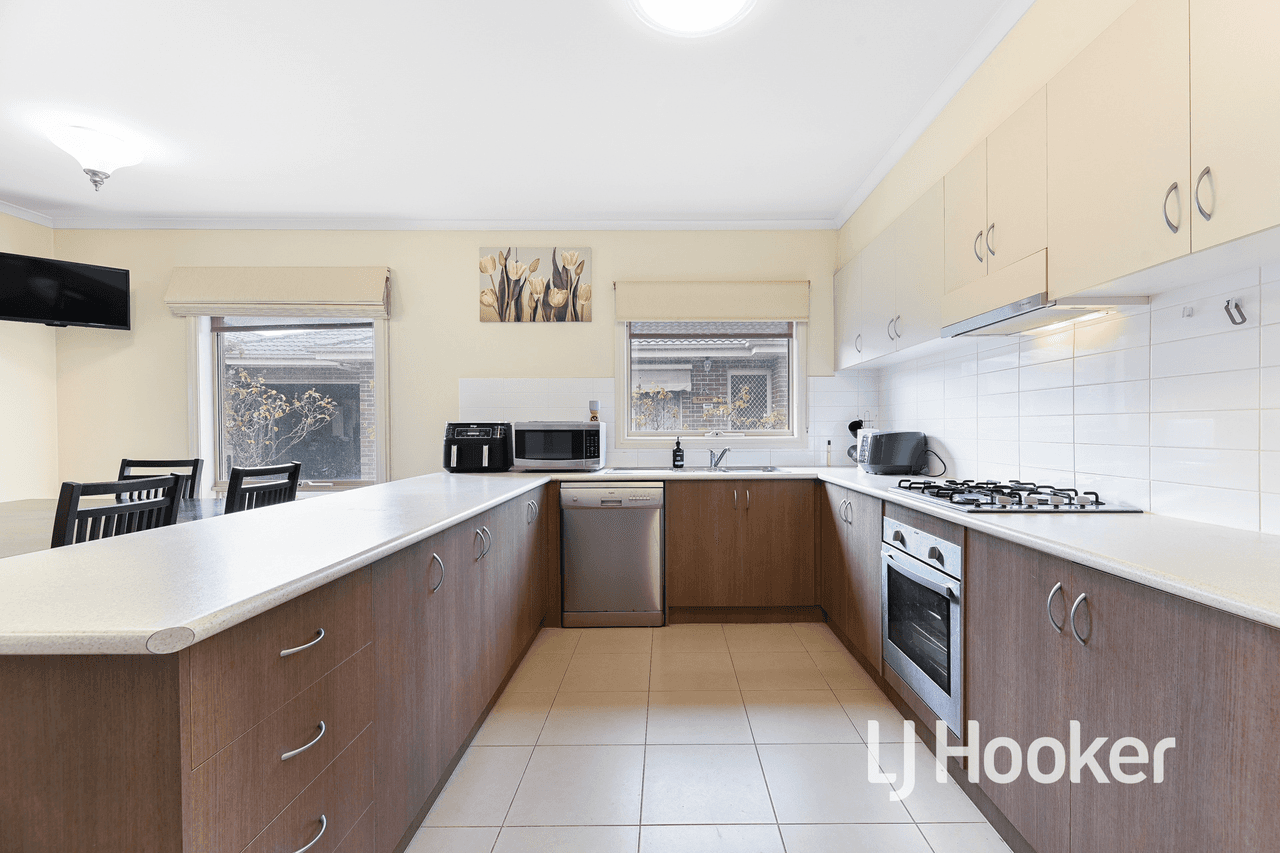 1/27-29 Rogers Street, PAKENHAM, VIC 3810