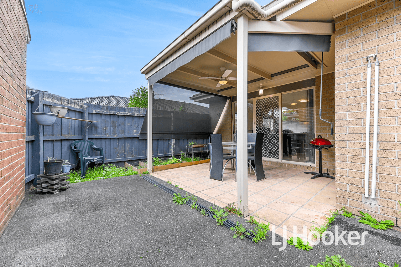 1/27-29 Rogers Street, PAKENHAM, VIC 3810