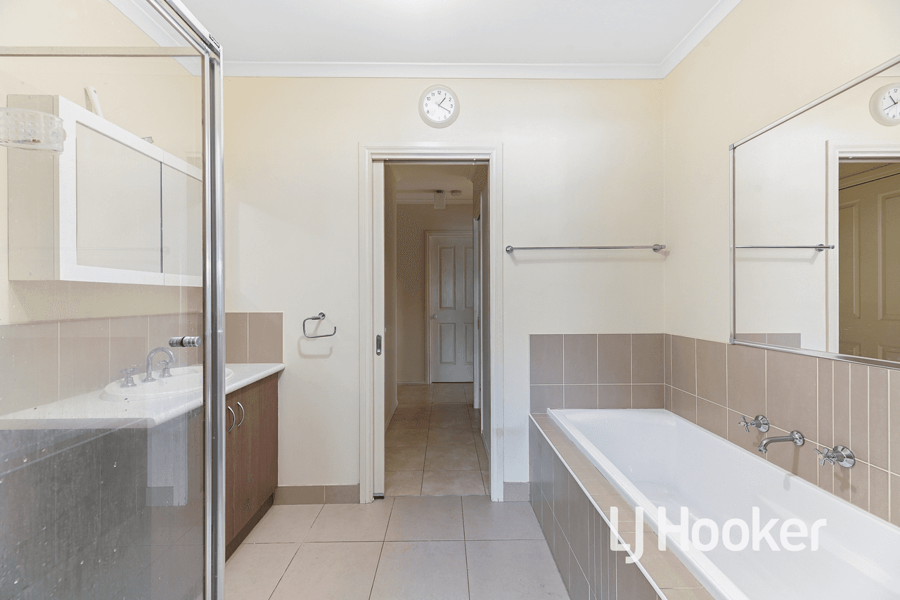 1/27-29 Rogers Street, PAKENHAM, VIC 3810