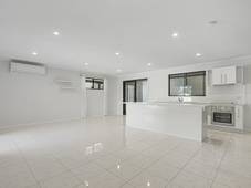 9 Onyx Court, CARRARA, QLD 4211