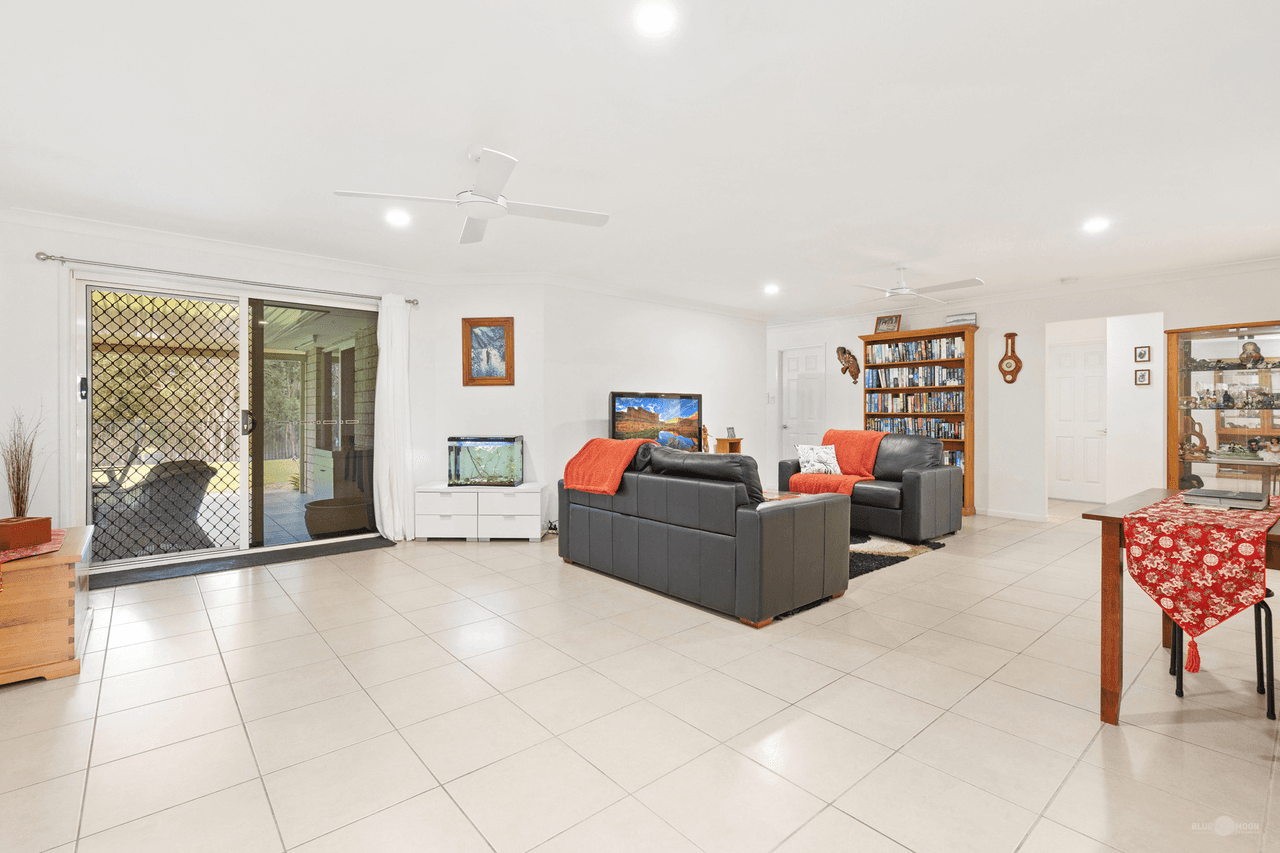 19 Sirenia Drive, BURRUM HEADS, QLD 4659