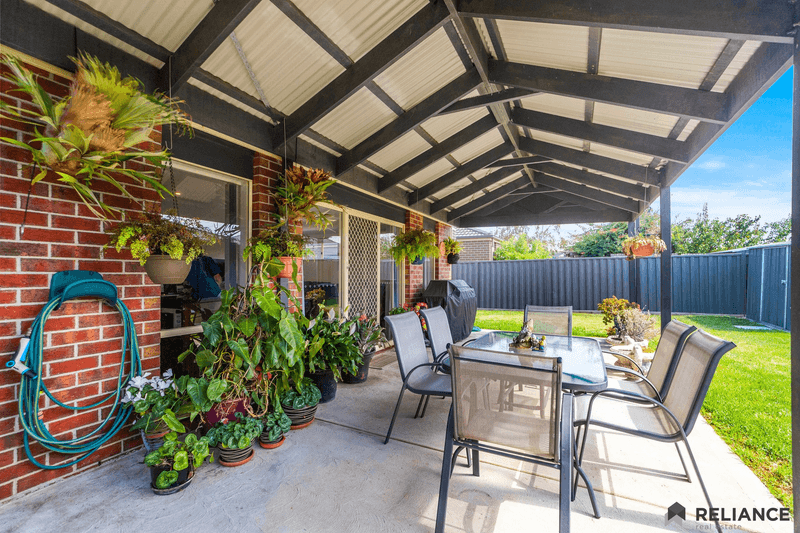 23 Mayesbrook Road, Manor Lakes, VIC 3024