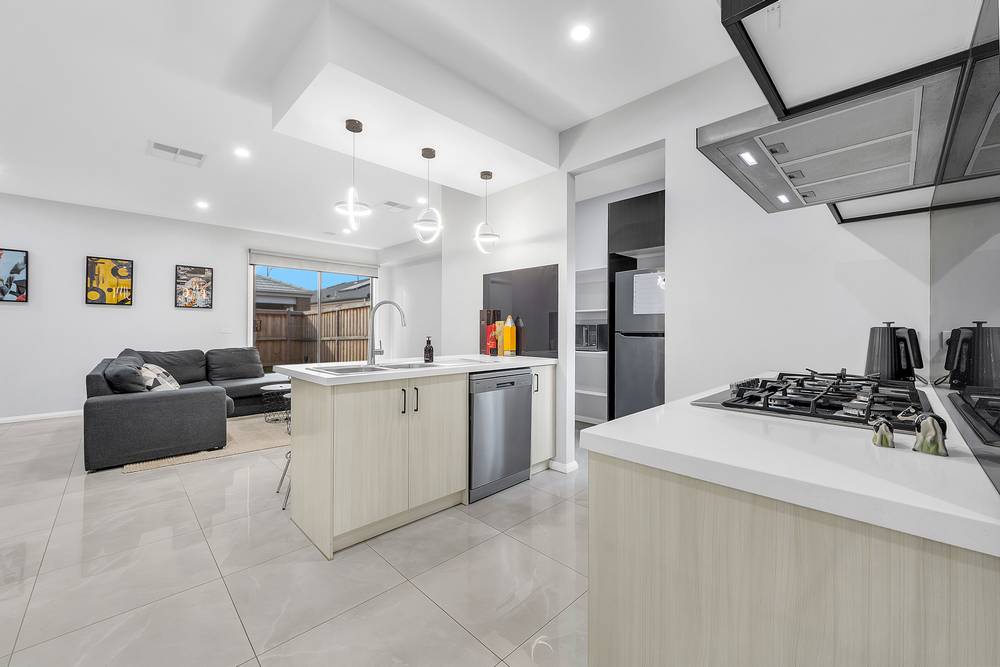 5 Linburn Street, THORNHILL PARK, VIC 3335