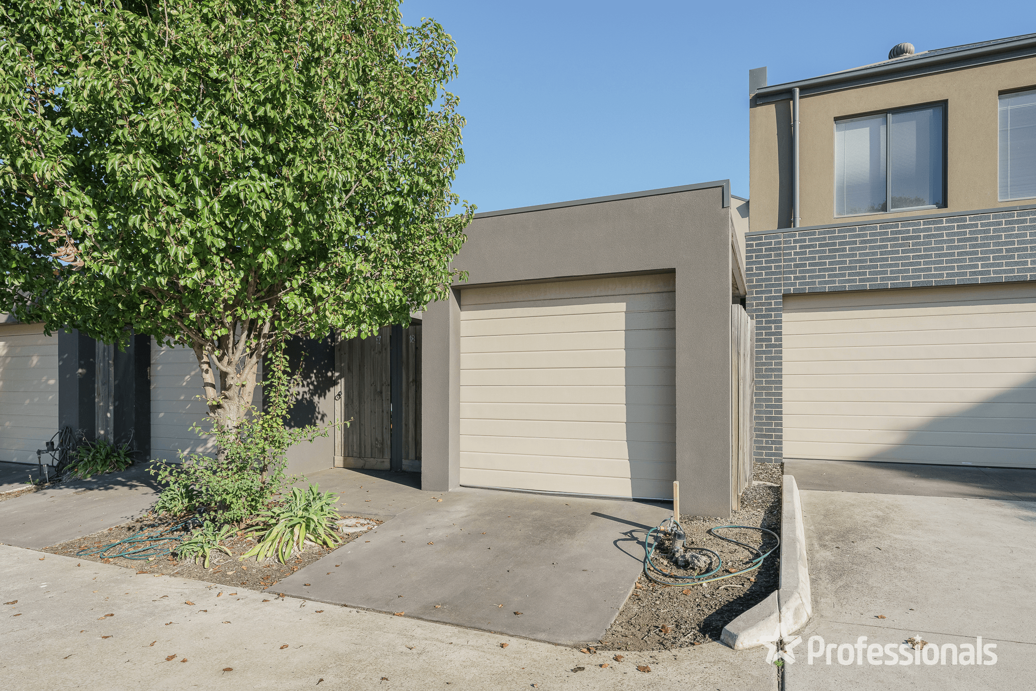 18 Demmie Mews, LYNDHURST, VIC 3975