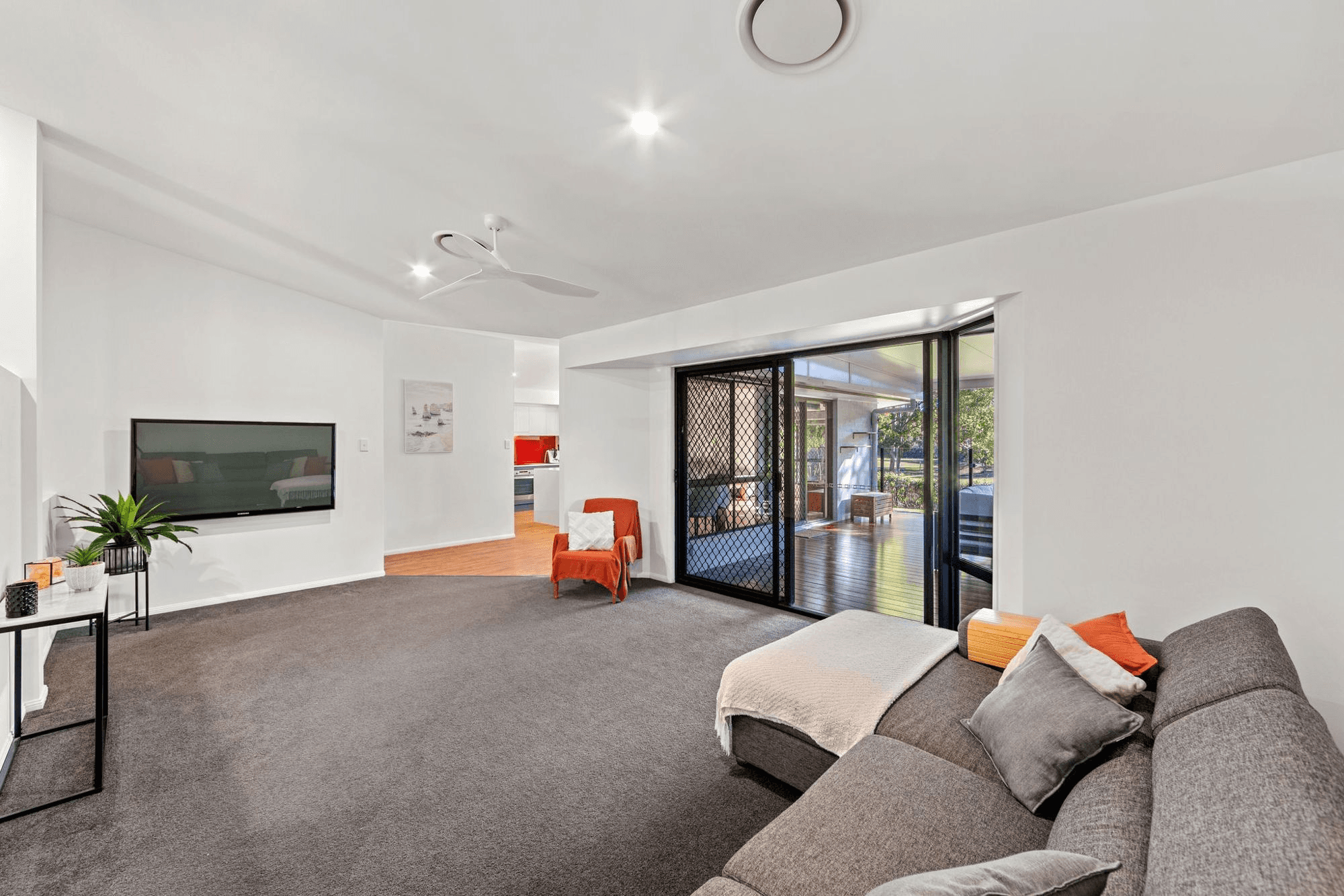 13 Edgeworth Place, HELENSVALE, QLD 4212