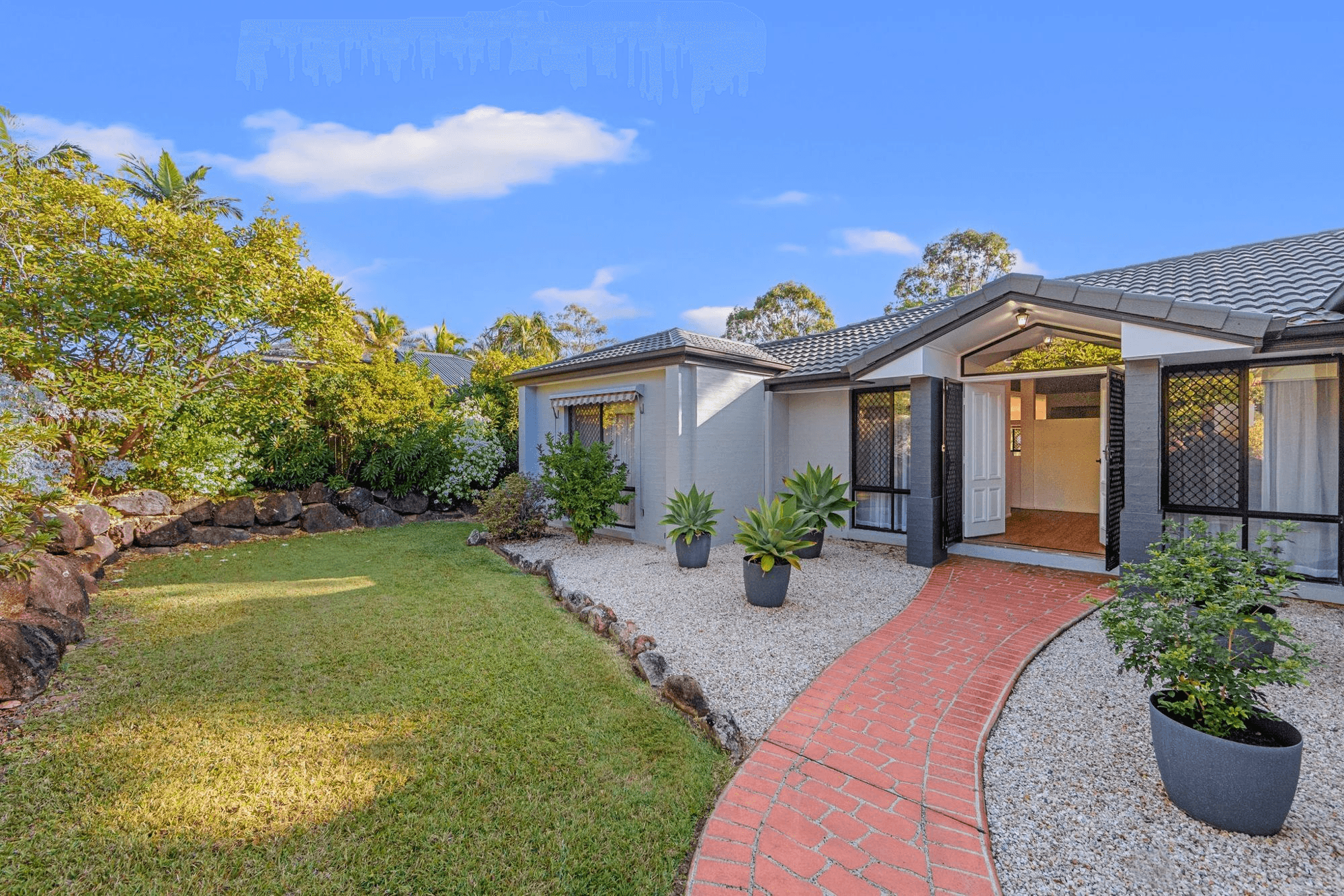 13 Edgeworth Place, HELENSVALE, QLD 4212