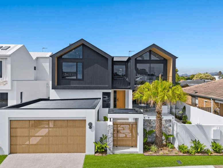30A Mountain View Avenue, BURLEIGH WATERS, QLD 4220