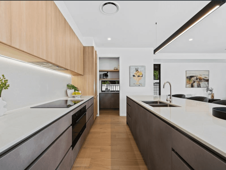30A Mountain View Avenue, BURLEIGH WATERS, QLD 4220
