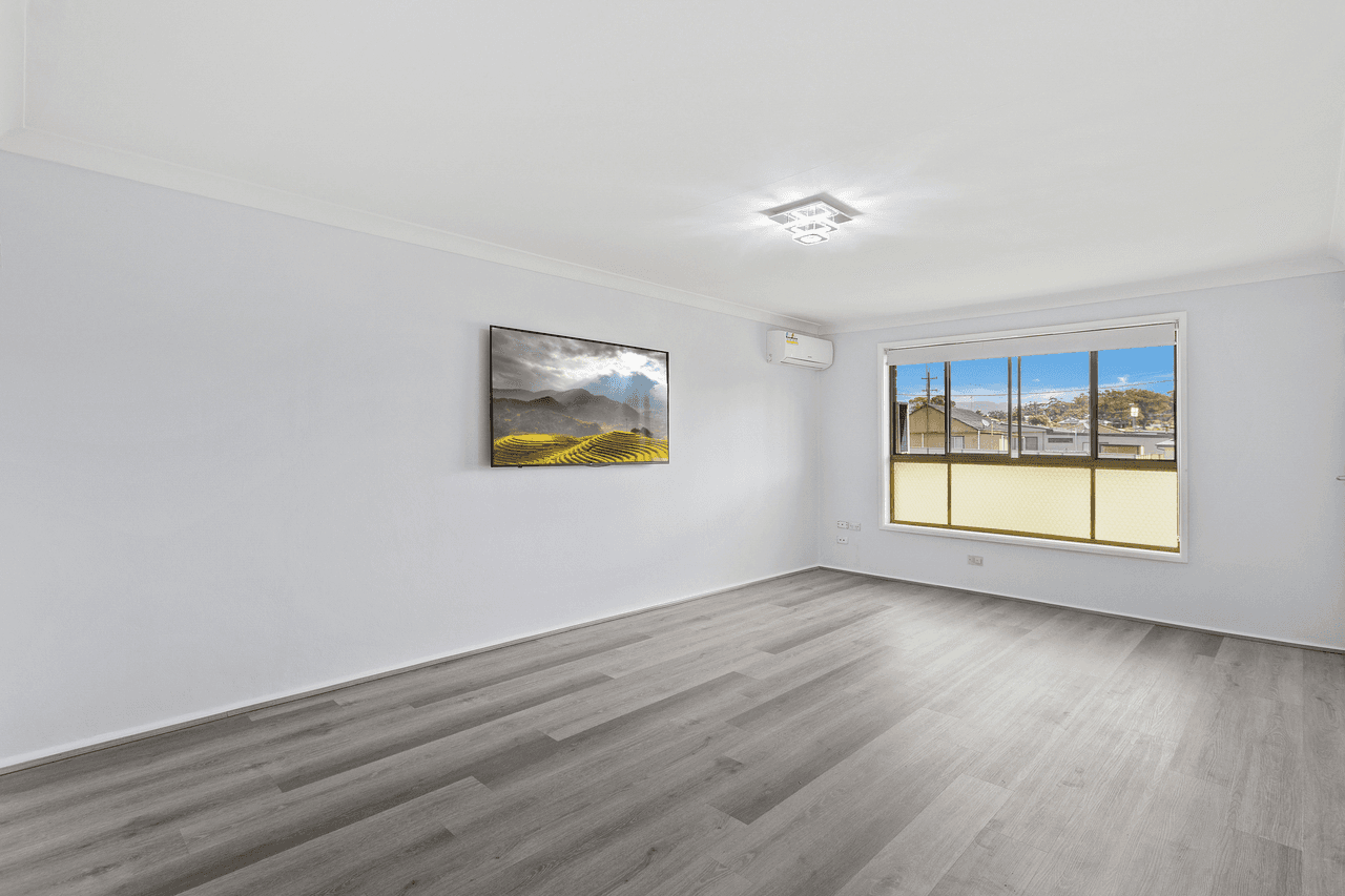 4/82 Barton Street, OAK FLATS, NSW 2529