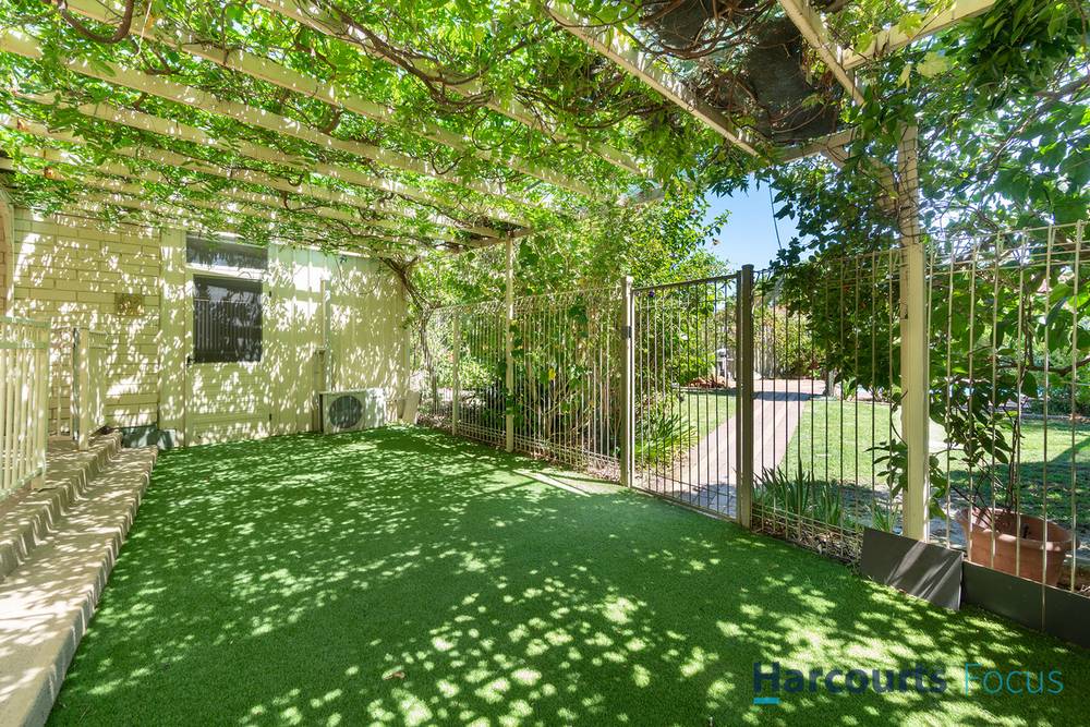 6 Curlew Court, KELMSCOTT, WA 6111