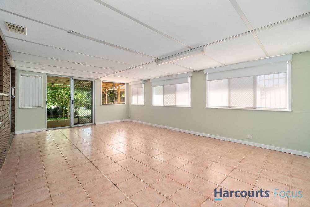 6 Curlew Court, KELMSCOTT, WA 6111