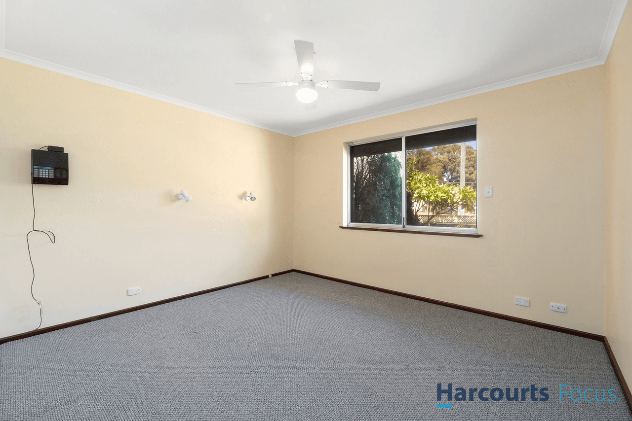 6 Curlew Court, KELMSCOTT, WA 6111