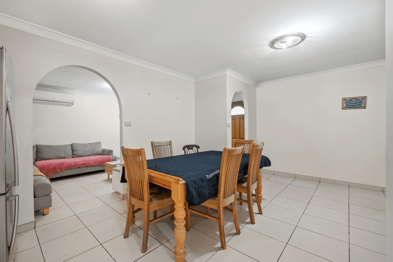 33 Gadshill Place, ROSEMEADOW, NSW 2560