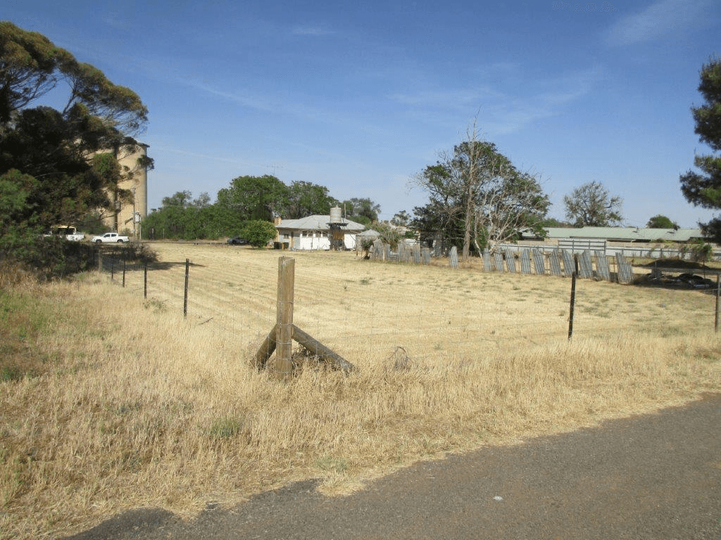 30 GLOUCESTER AVENUE, WOOMELANG, VIC 3485
