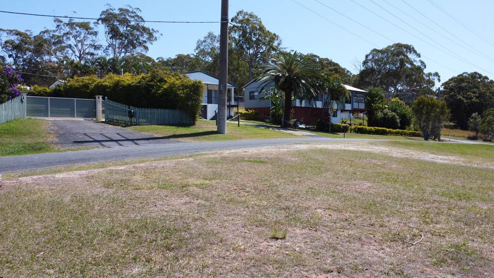 11 INLET AVENUE, RUSSELL ISLAND, QLD 4184