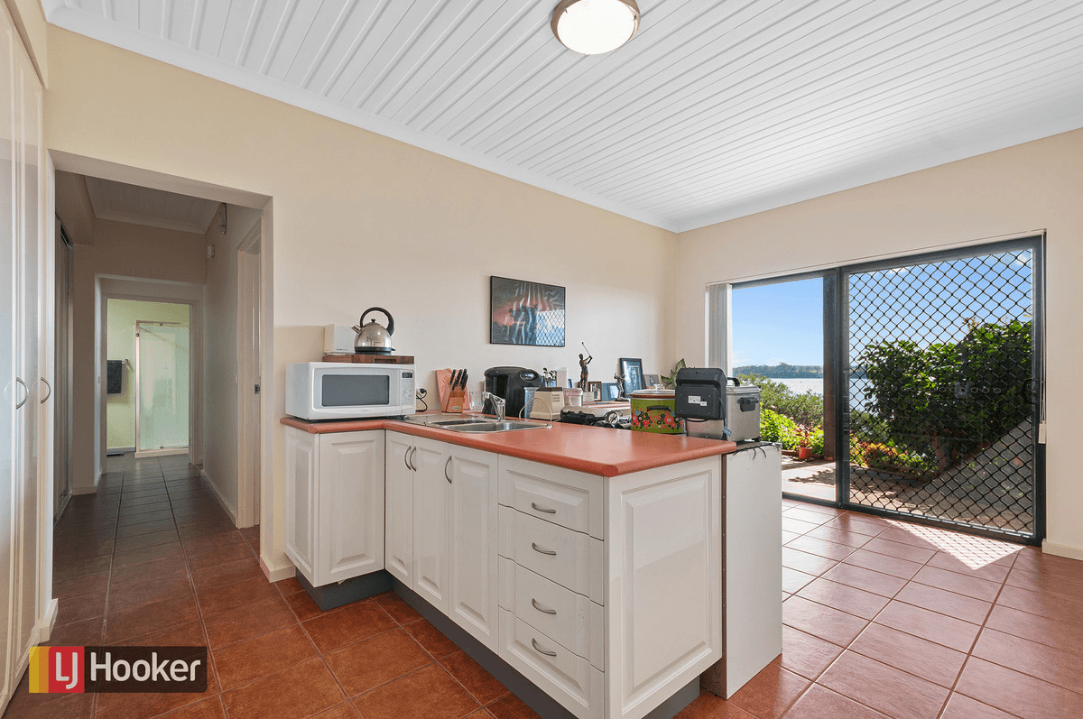 86 Lakeside Drive, LAKE TYERS BEACH, VIC 3909