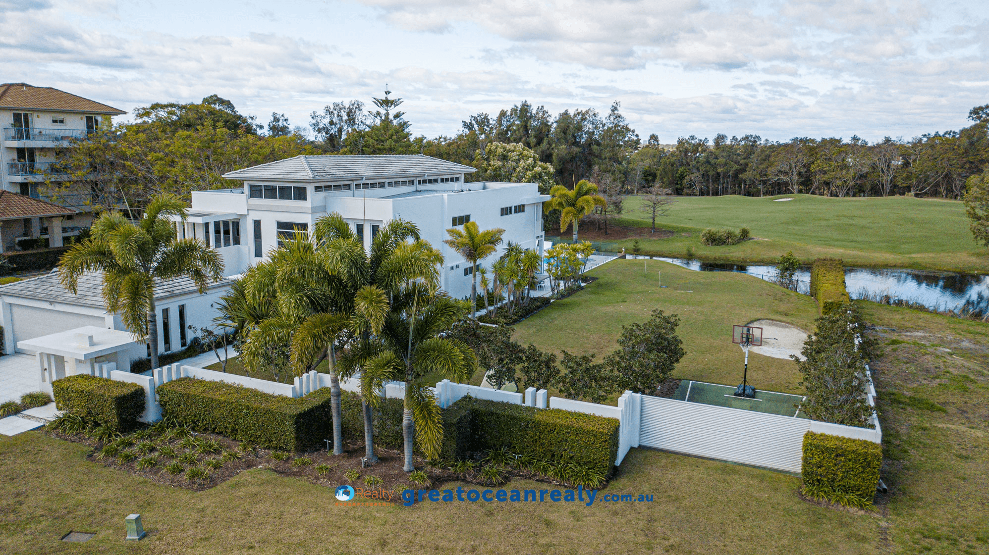 8441 Magnolia Drive, HOPE ISLAND, QLD 4212