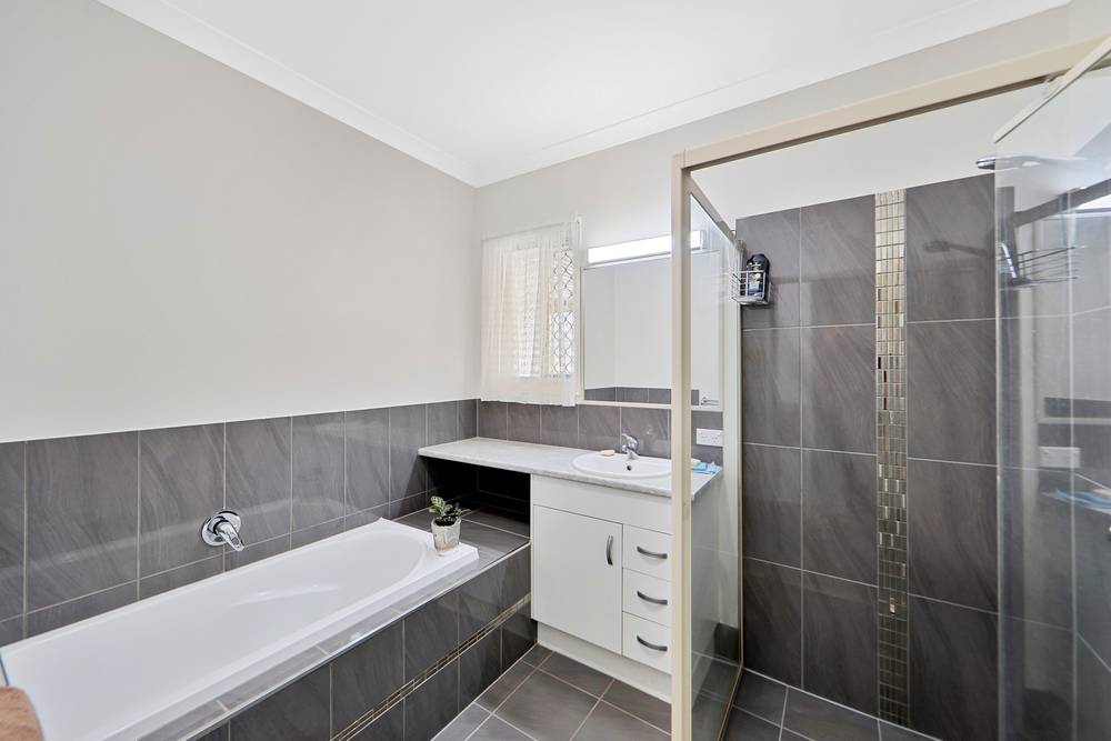 8 Hinkler Street, CHILDERS, QLD 4660