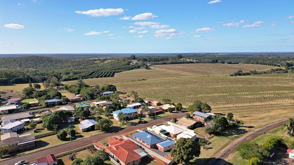 8 Hinkler Street, CHILDERS, QLD 4660