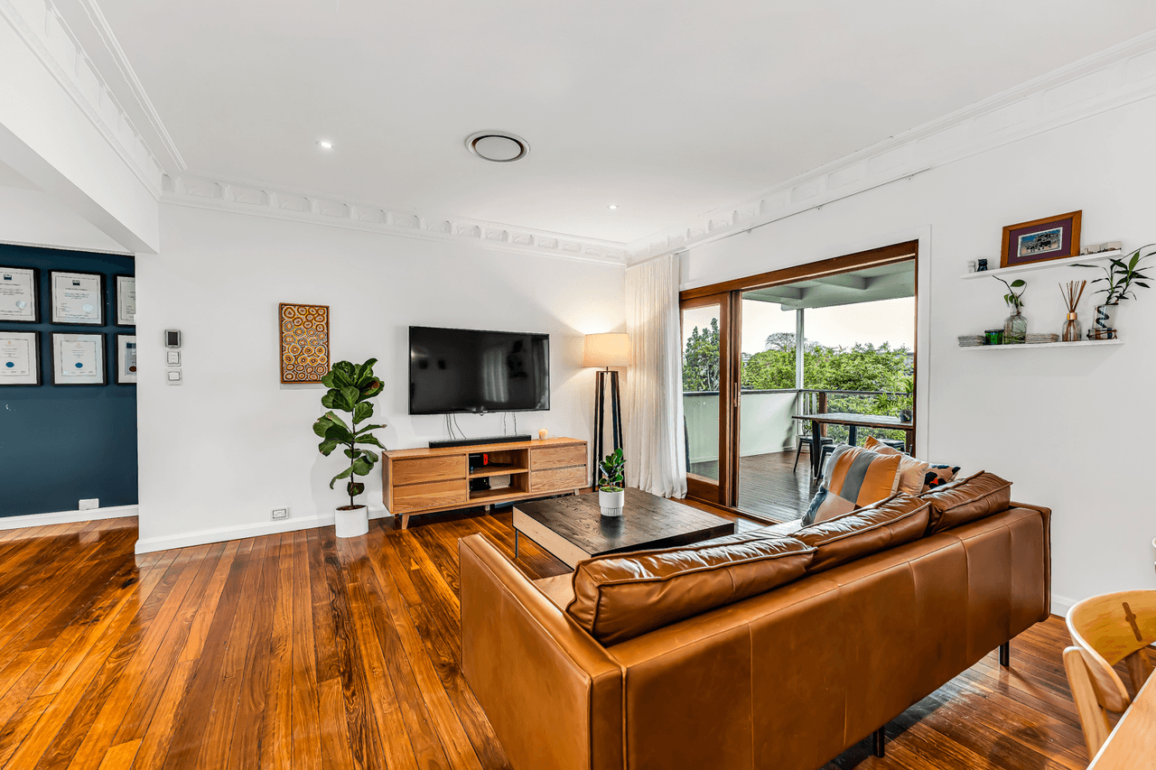 549 Cavendish Road, COORPAROO, QLD 4151