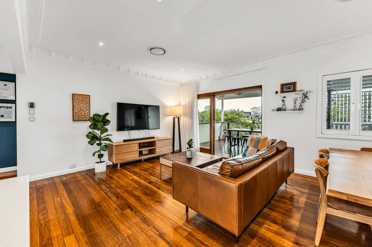 549 Cavendish Road, COORPAROO, QLD 4151