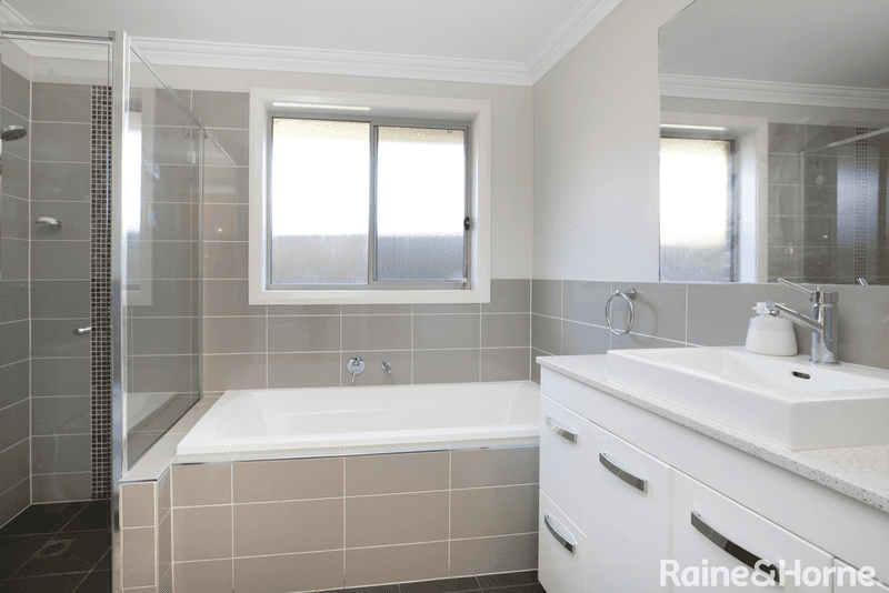 1 Kamilaroi Crescent, BRAEMAR, NSW 2575