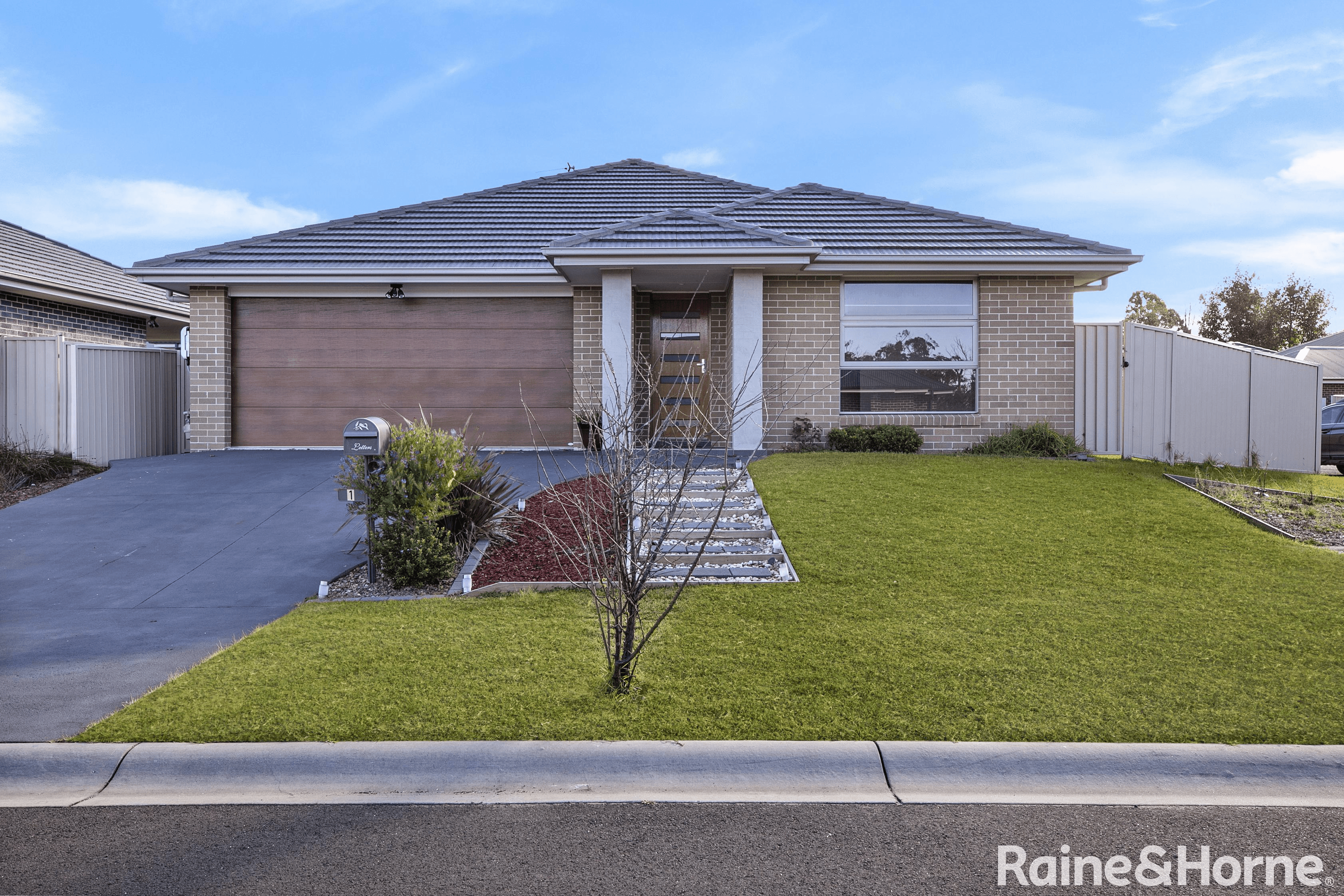 1 Kamilaroi Crescent, BRAEMAR, NSW 2575