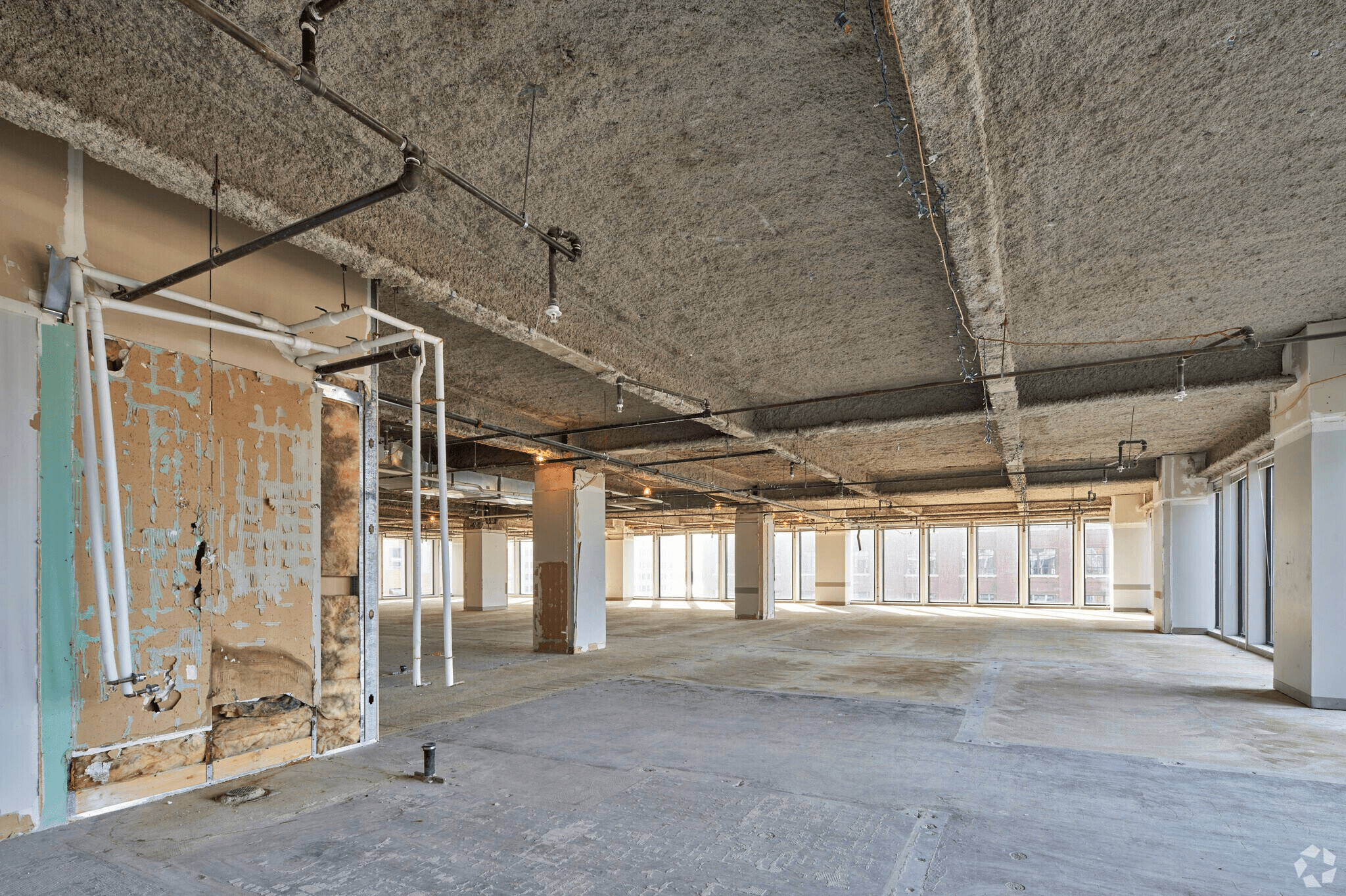 211 W   Fort St, Detroit, MI  48226