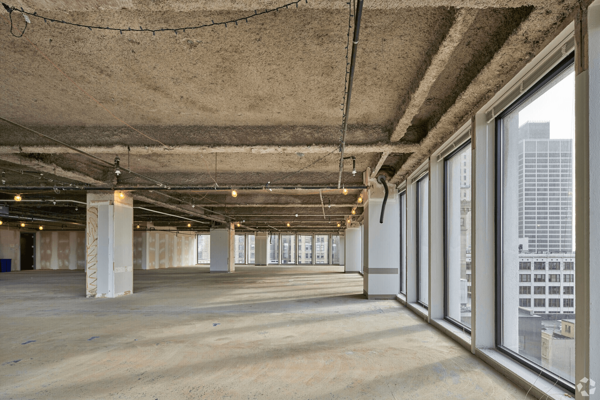 211 W   Fort St, Detroit, MI  48226