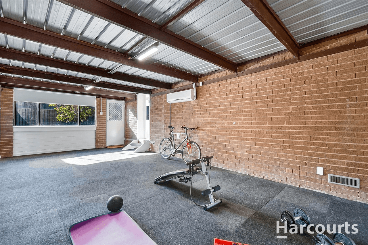 13 Neasham Drive, DANDENONG NORTH, VIC 3175