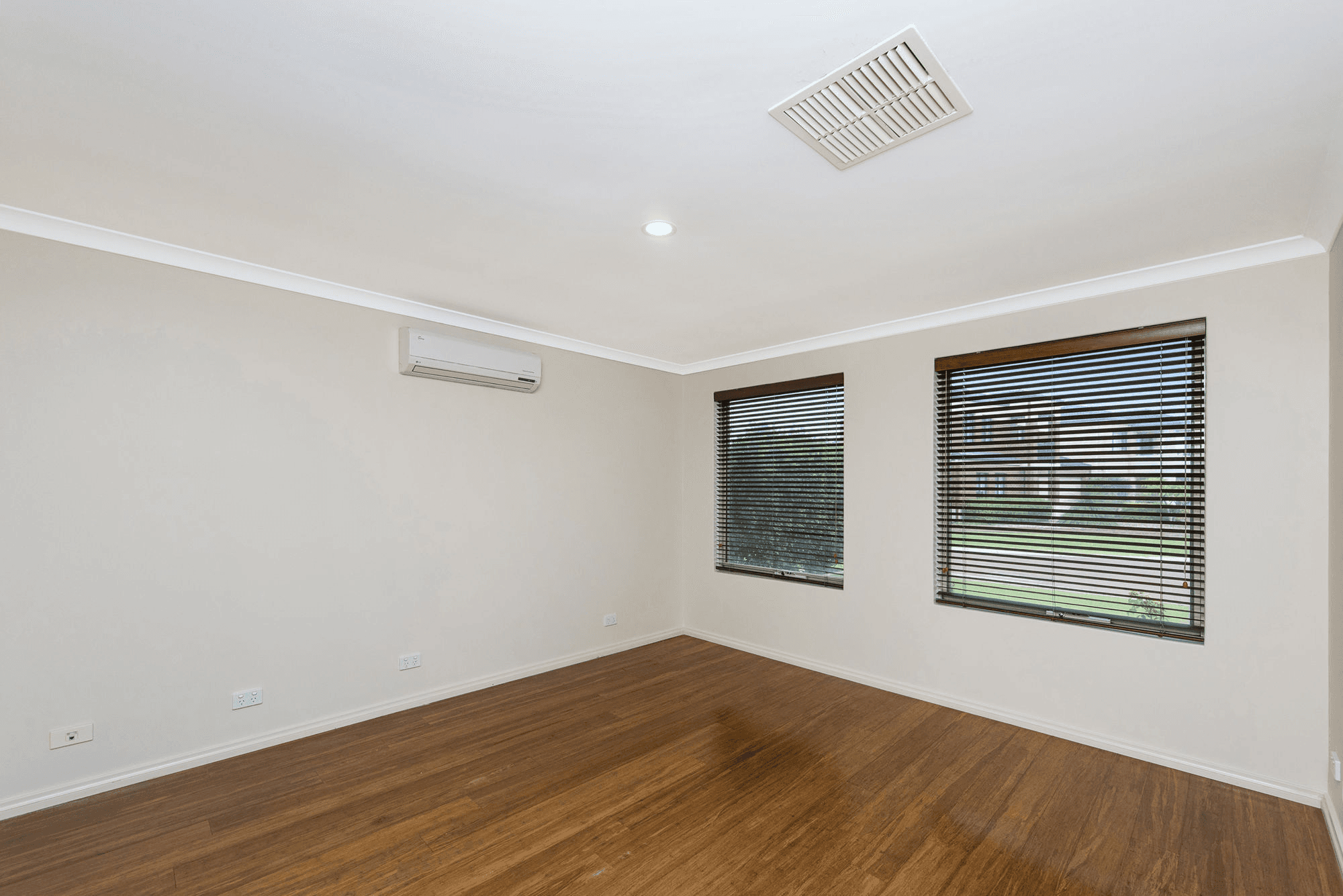 13 Glentrool Gardens, CANNING VALE, WA 6155